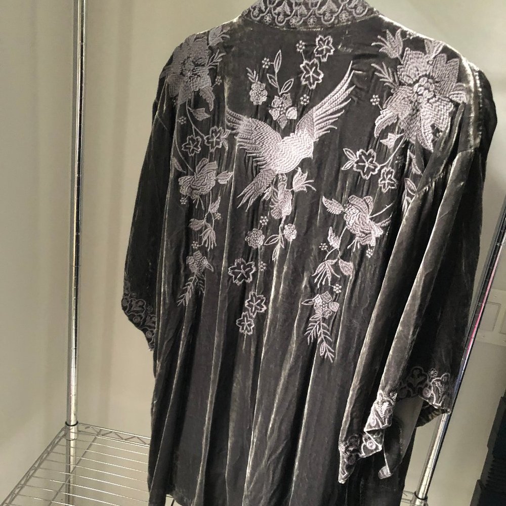 JOHNNY WAS 1X gray embroidered velvet kimono NWT